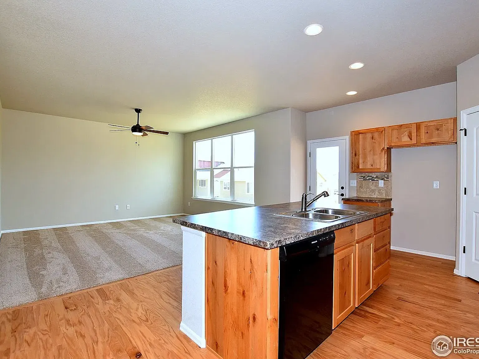 4 bed, 2334 sqft, $2,695 — Photo 3