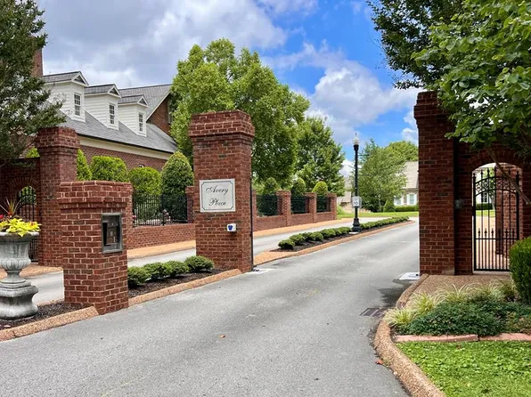 302 Avery Pl, Cookeville, TN 38501