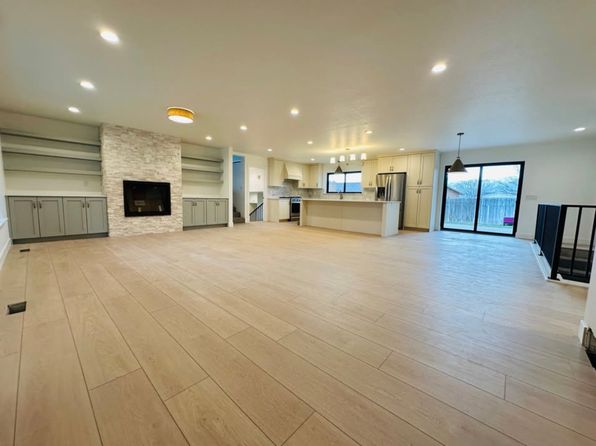 1037 N Willow Way
