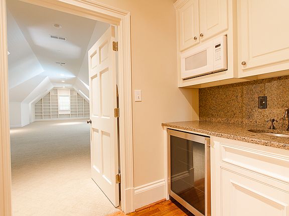2nd image of 4141 Thunderbird Dr SE