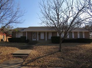 813 Cambridge Pl, Grand Prairie, TX 75051
