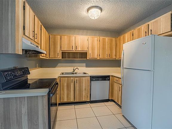 3rd image of 4554 Ballentine Ct