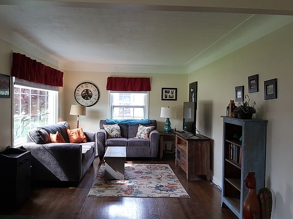 4th image of 28219 Cooke St