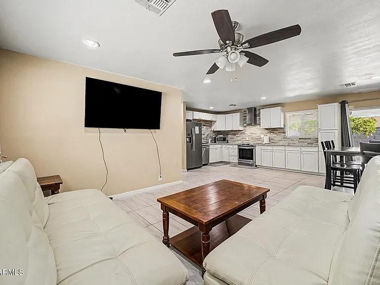 515 E Vista Del Cerro Dr — Photo 6