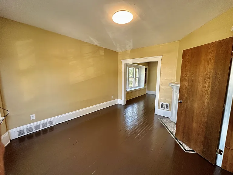 1315 E 85th St #2 — Photo 2