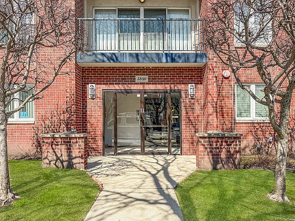 4th image of 5840 W Lawrence Ave APT 301