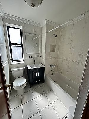 4th image of 250 W 100th St APT 900