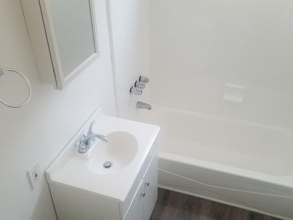 5th image of 845 Victor Ave APT 9