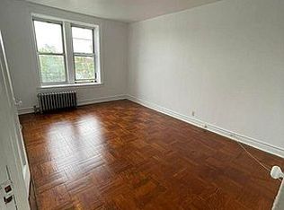 72-06 69th St #D5, Ridgewood, NY 11385