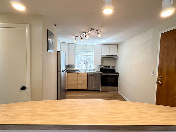 5th image of 25 Mullin Ave APT 1
