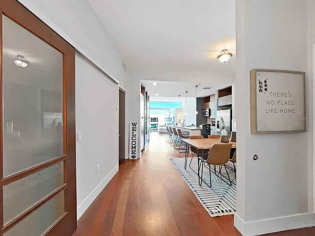 2 bed, 2.0 bath, 1282 sqft, $3,400 — Photo 3