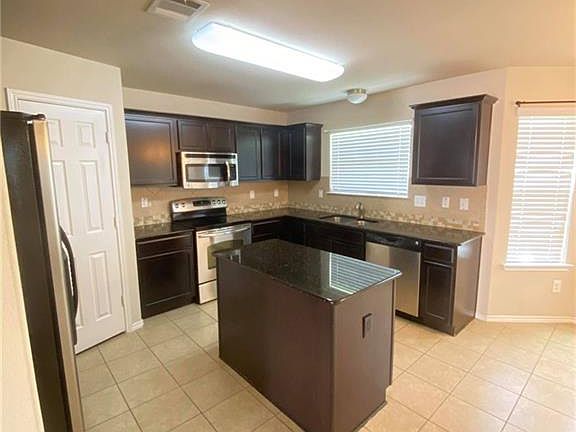 5th image of 2409 Black Orchid Dr
