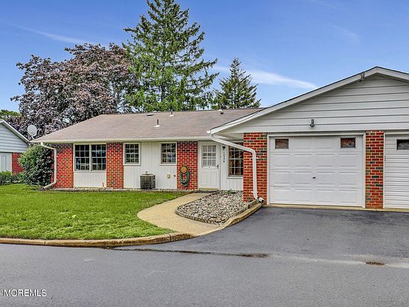 3rd image of 1233B Hamilton Court