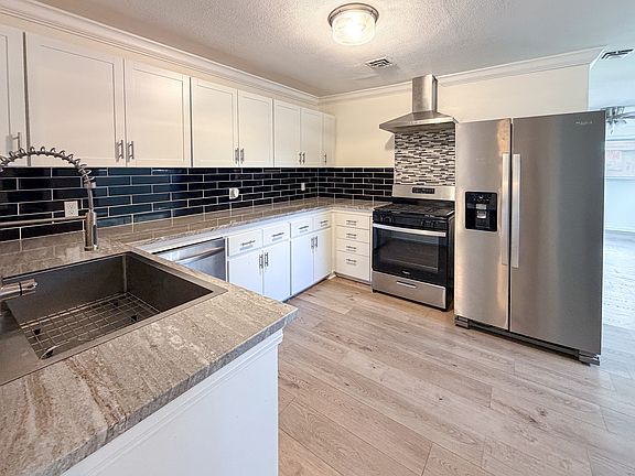 3rd image of 308 Newcastle Dr
