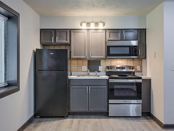 3rd image of 4644 Cuming St #2