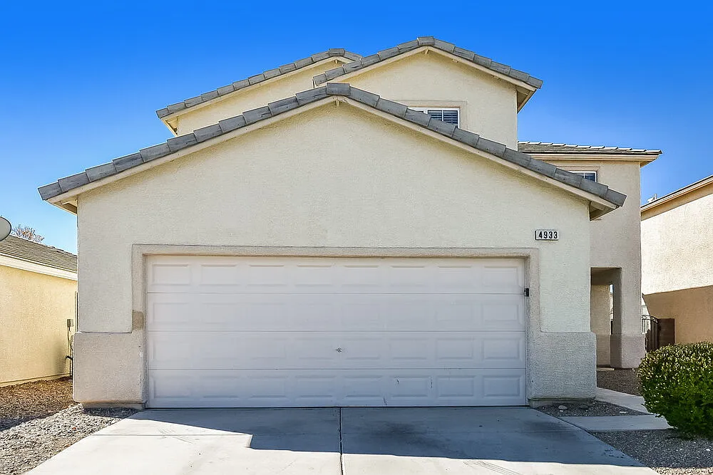 4 bed, 2.5 bath, 1684 sqft, $2,195 — Photo 1