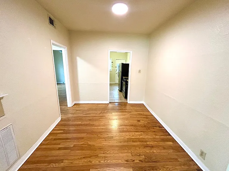 218 E Rosewood Ave — Photo 9
