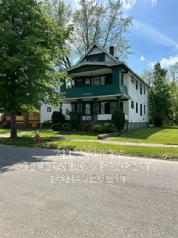 2 bed, 1.0 bath, $825 — Photo 1