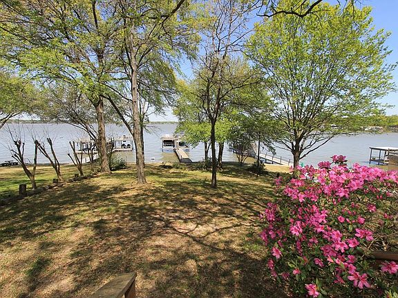 3rd image of 205 Edythe Dee Ln