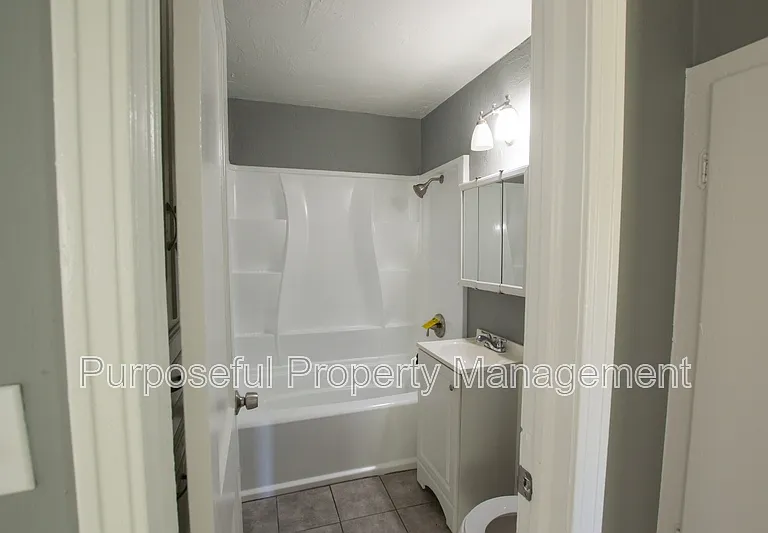 3200 SW 20th St — Photo 16