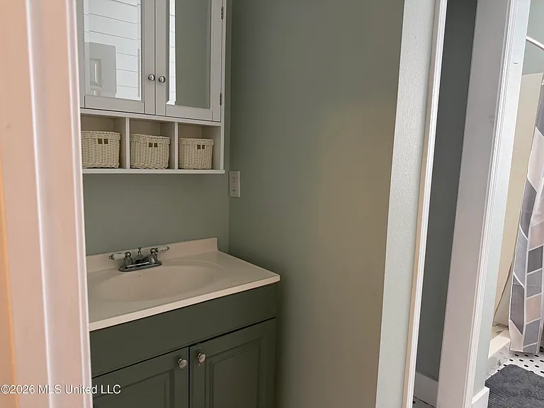 412 Robert St — Photo 16