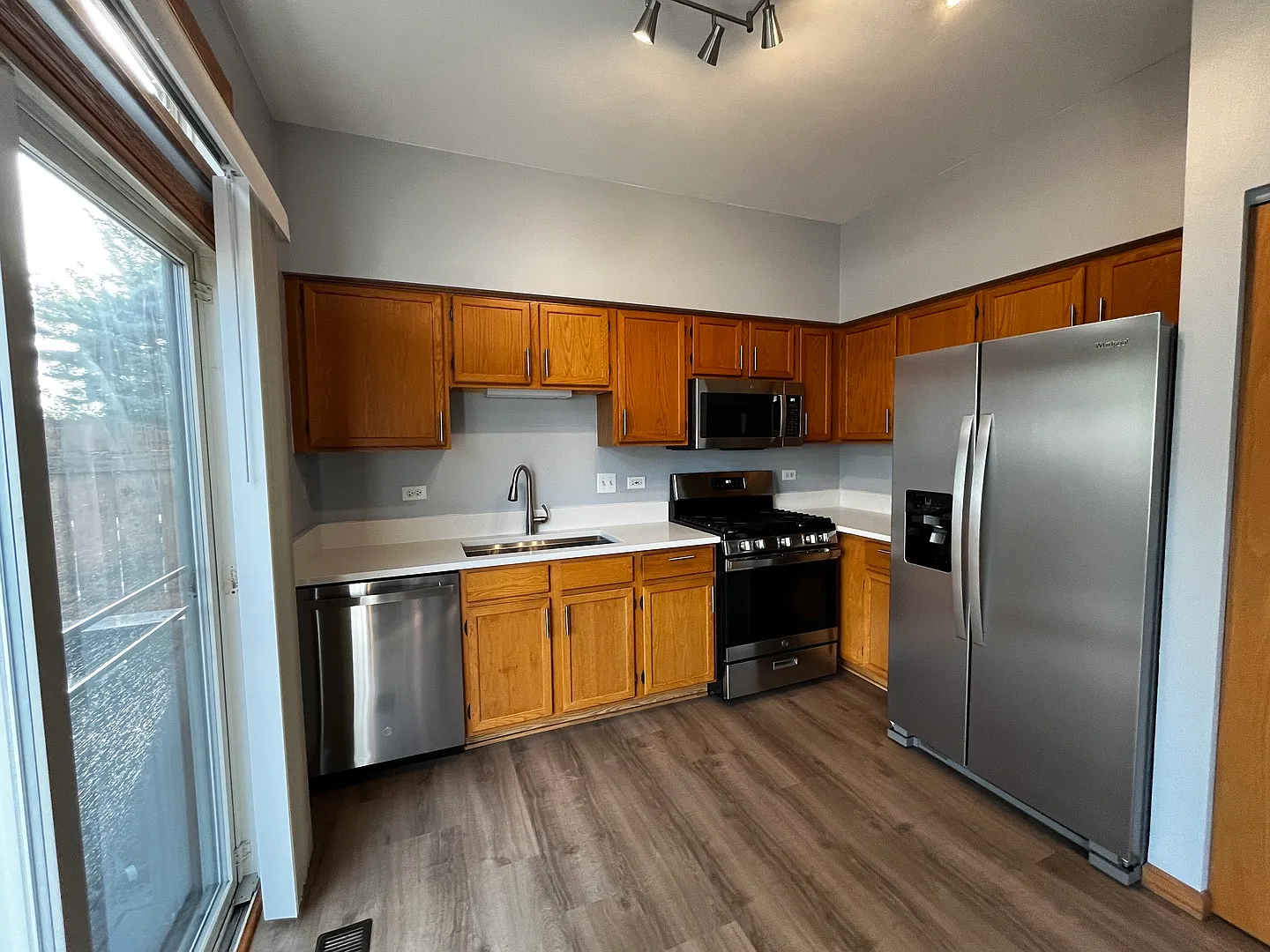 3 bed, 2.5 bath, 1502 sqft, $2,900 — Photo 4