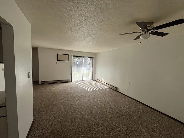 312 W Broadway St — Photo 43