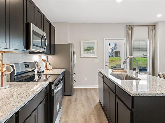 3rd image of 111 Stonecreek Ave
