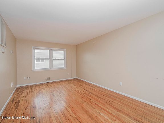 5th image of 118 Vincent Ave