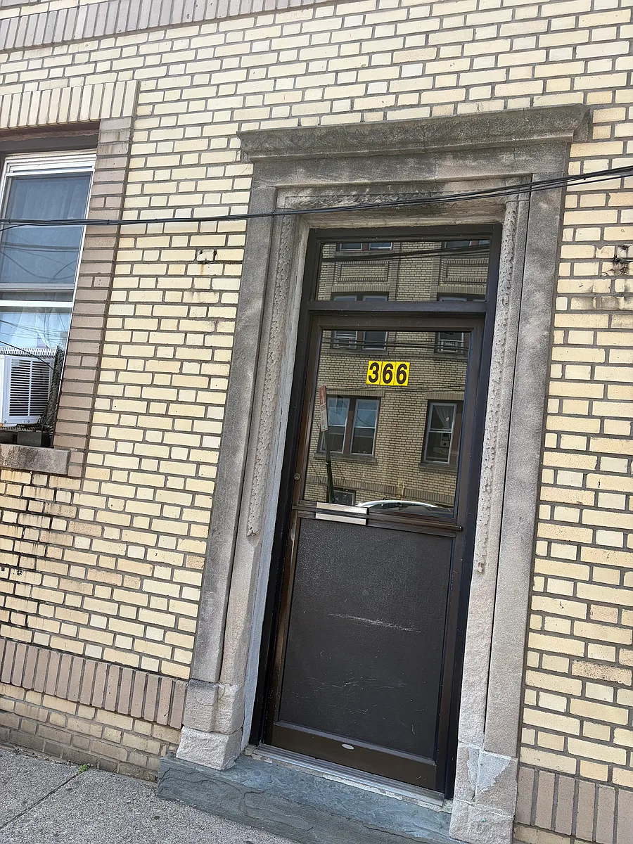 Building Photo - 366 Anderson Ave #4
