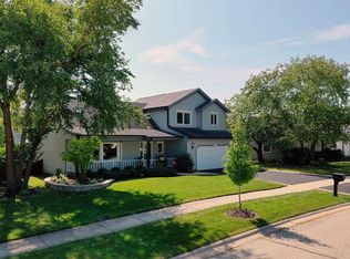 520 Cypress Bridge Rd, Lake Zurich, IL 60047