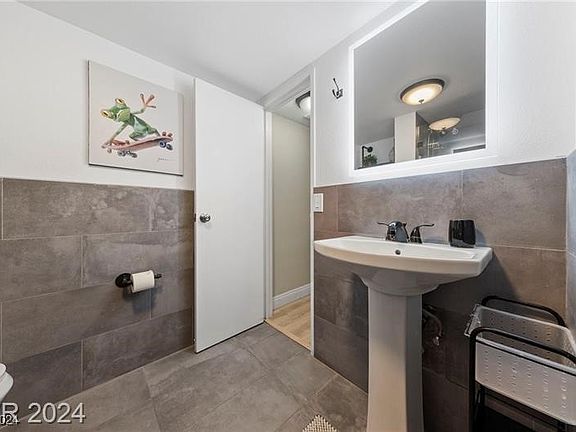 5th image of 205 E Harmon Ave APT 124
