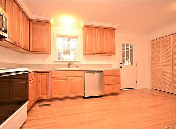 4th image of 109 Allen Dale Ln