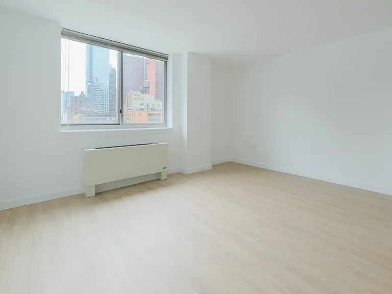 400 W 37th St #7R — Photo 36