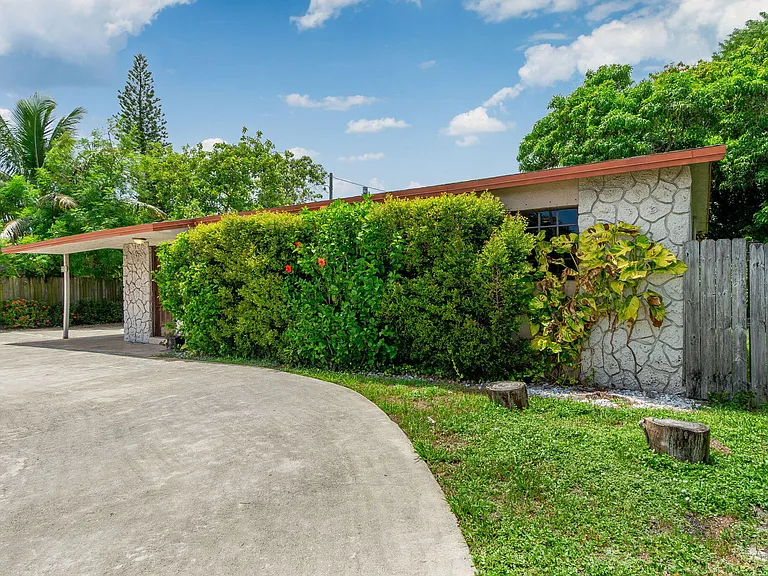 2831 N Seacrest Blvd #A — Photo 5