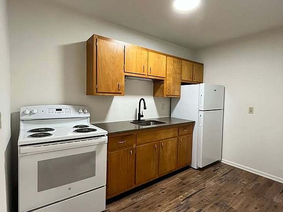2nd image of 98 E Market St