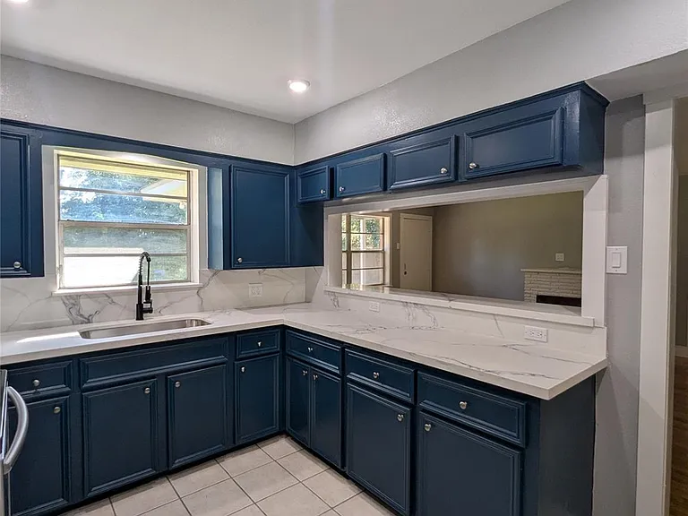 12633 Arp St — Photo 2