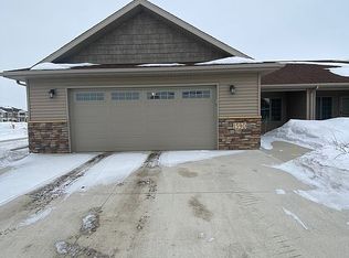 1590 Ardmore Ave S, Grand Forks, ND 58201