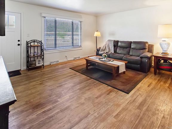 5th image of 807 S 25th St