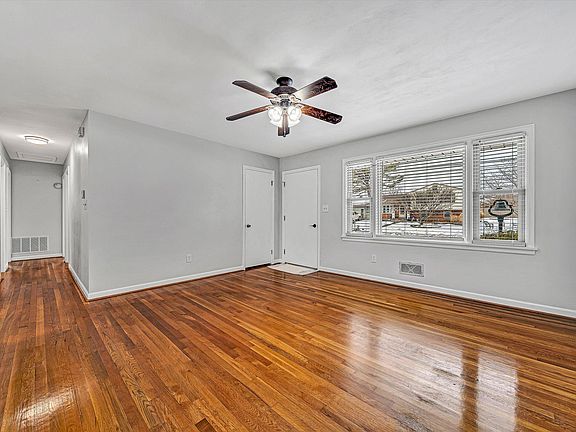 5th image of 2409 Rollingwood Dr