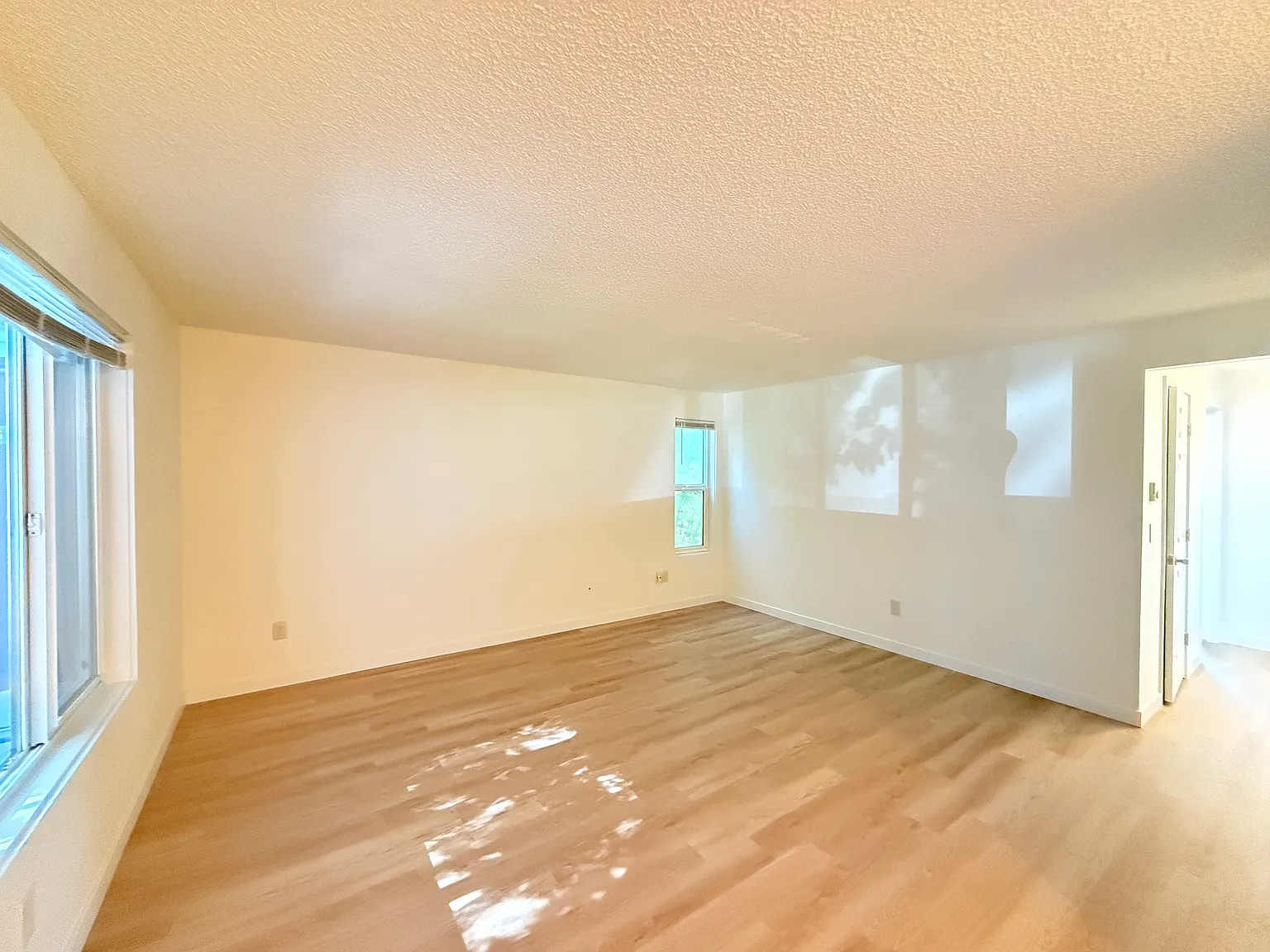 2 bed, 850 sqft, $2,450 — Photo 3