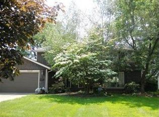 5528 Kilbourne Dr, Lyndhurst, OH 44124