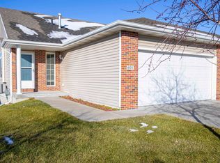 605 Carlton Dr, Lincoln, NE 68512