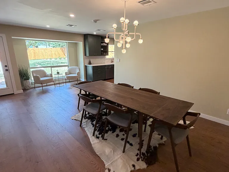 2504 Deerfoot Trl — Photo 8