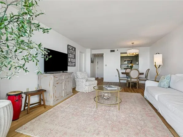 300 Lake Marina Ave APT 11C, New Orleans, LA 70124