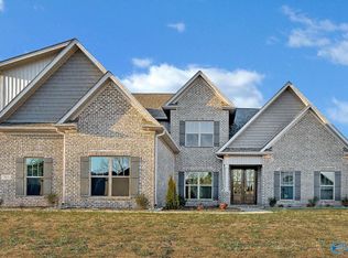 203 Midland Dr, Brownsboro, AL 35741