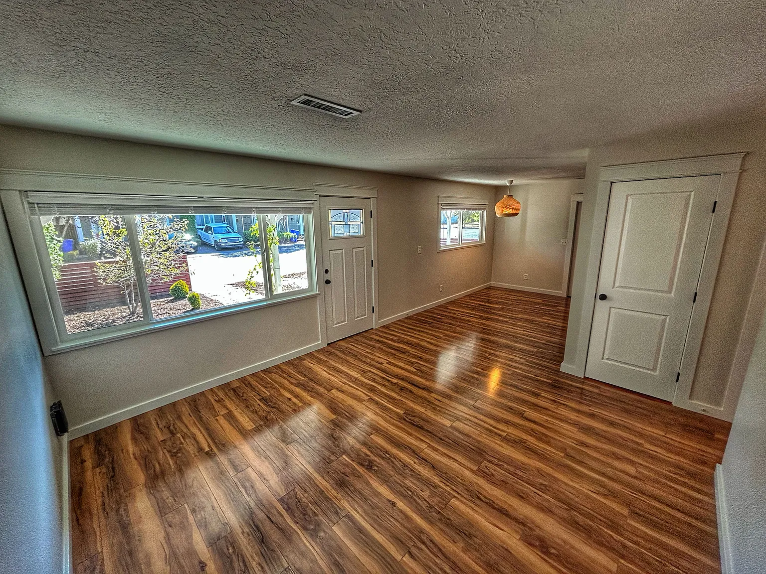 3 bed, 1170 sqft, $2,250 — Photo 2