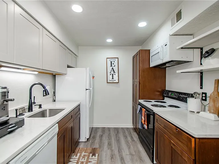5157 Roswell Rd #2 — Photo 13