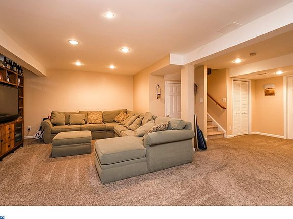 5th image of 111 N Savanna Dr