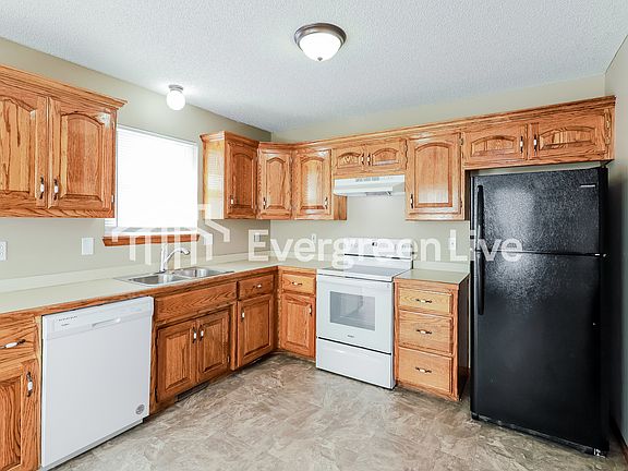 4th image of 11024 N Kenwood Ave